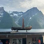 Bed & Breakfast Line Pa Hauane1 Volda