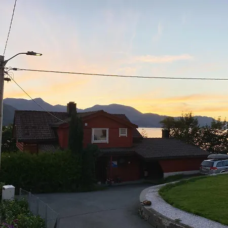 Line Pa Hauane1 Volda