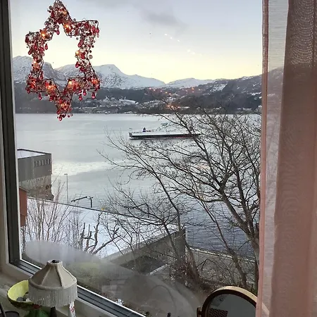 Bed & Breakfast Line Pa Hauane1 Volda