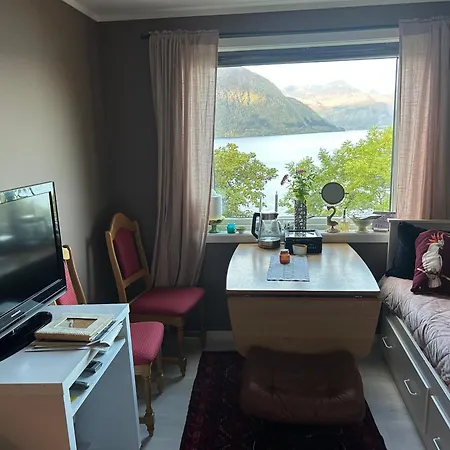 Line Pa Hauane1 Bed & Breakfast Volda