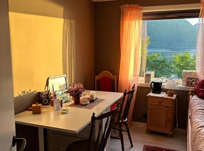 Bed & Breakfast Line Pa Hauane1 Volda